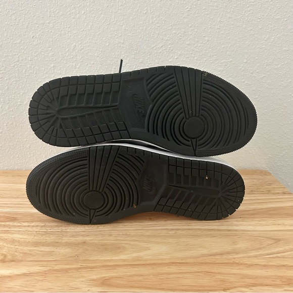 Nike Air Jordan 1 Retro High OG “Silver Toe” (Size 7) - Picture 9 of 10